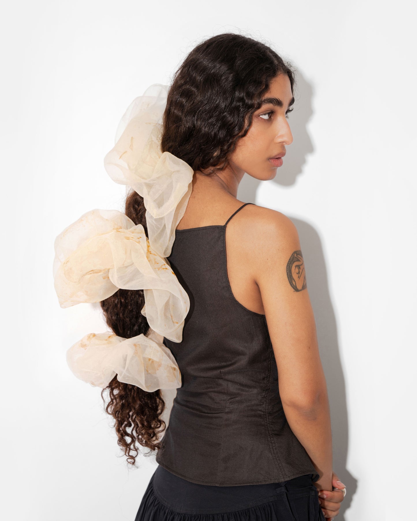 LUMINOUS SCRUNCHIE