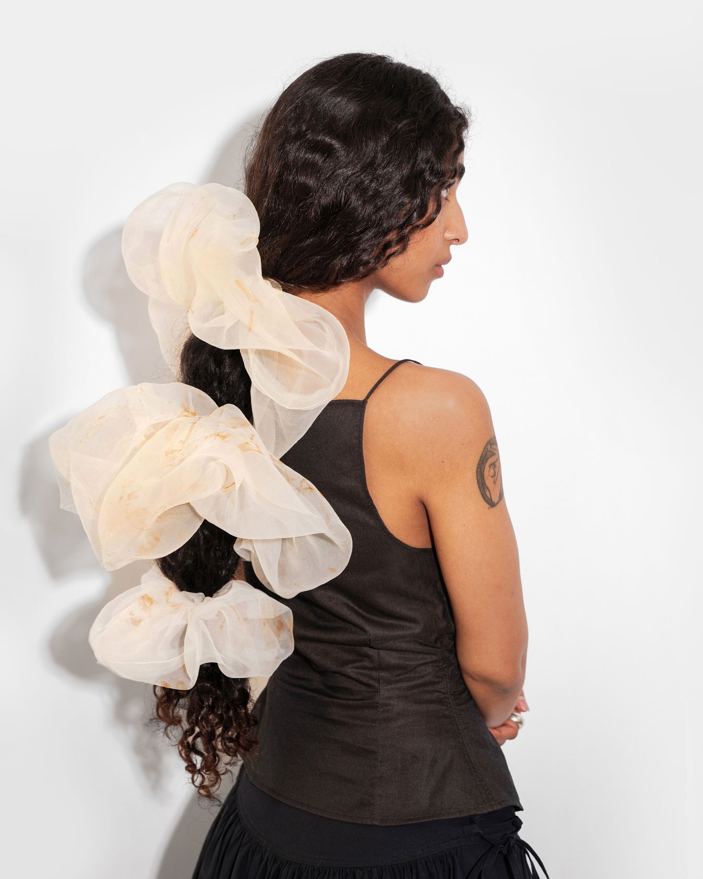 LUMINOUS SCRUNCHIE