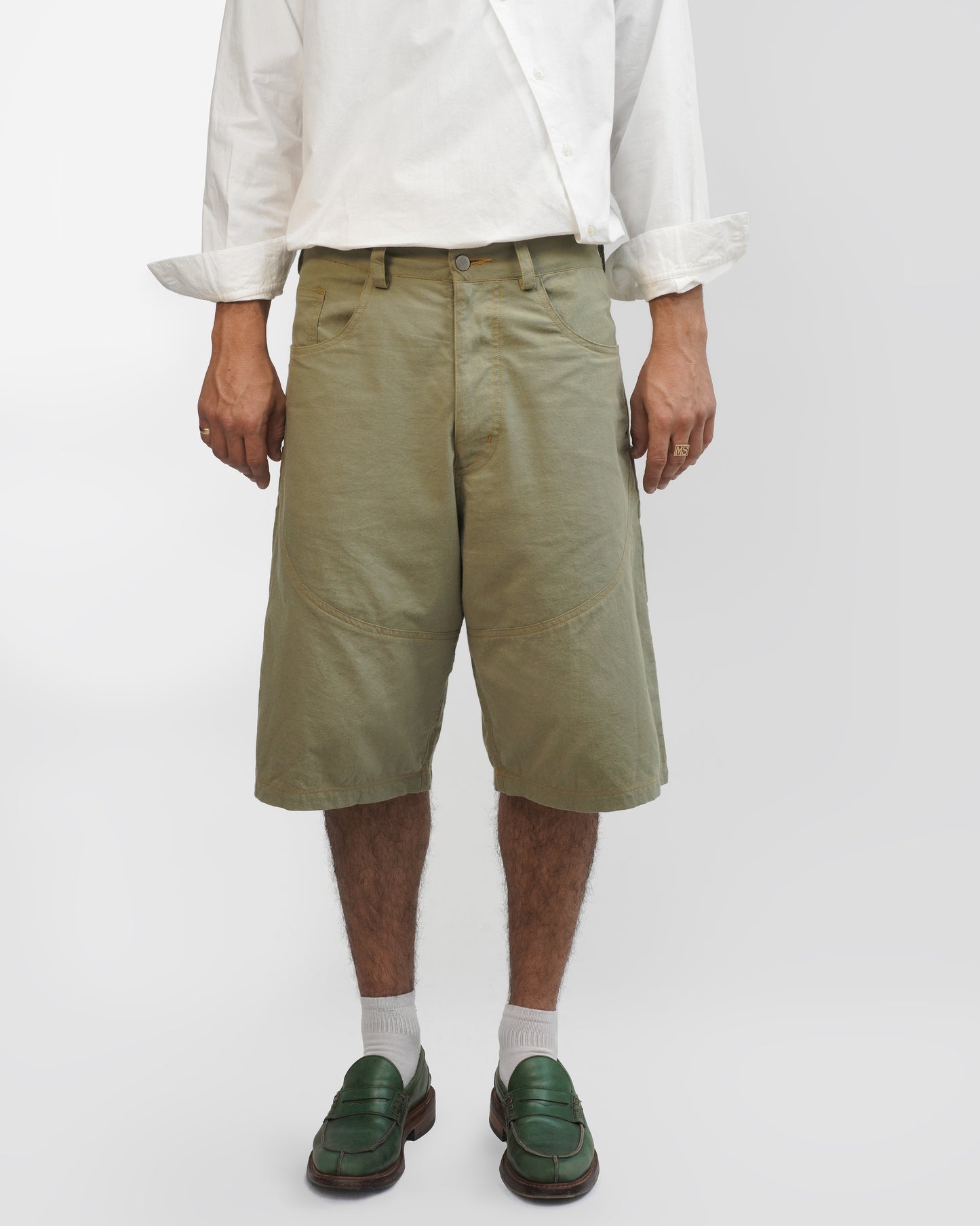 LEO SHORTS IN SOFT MOSS