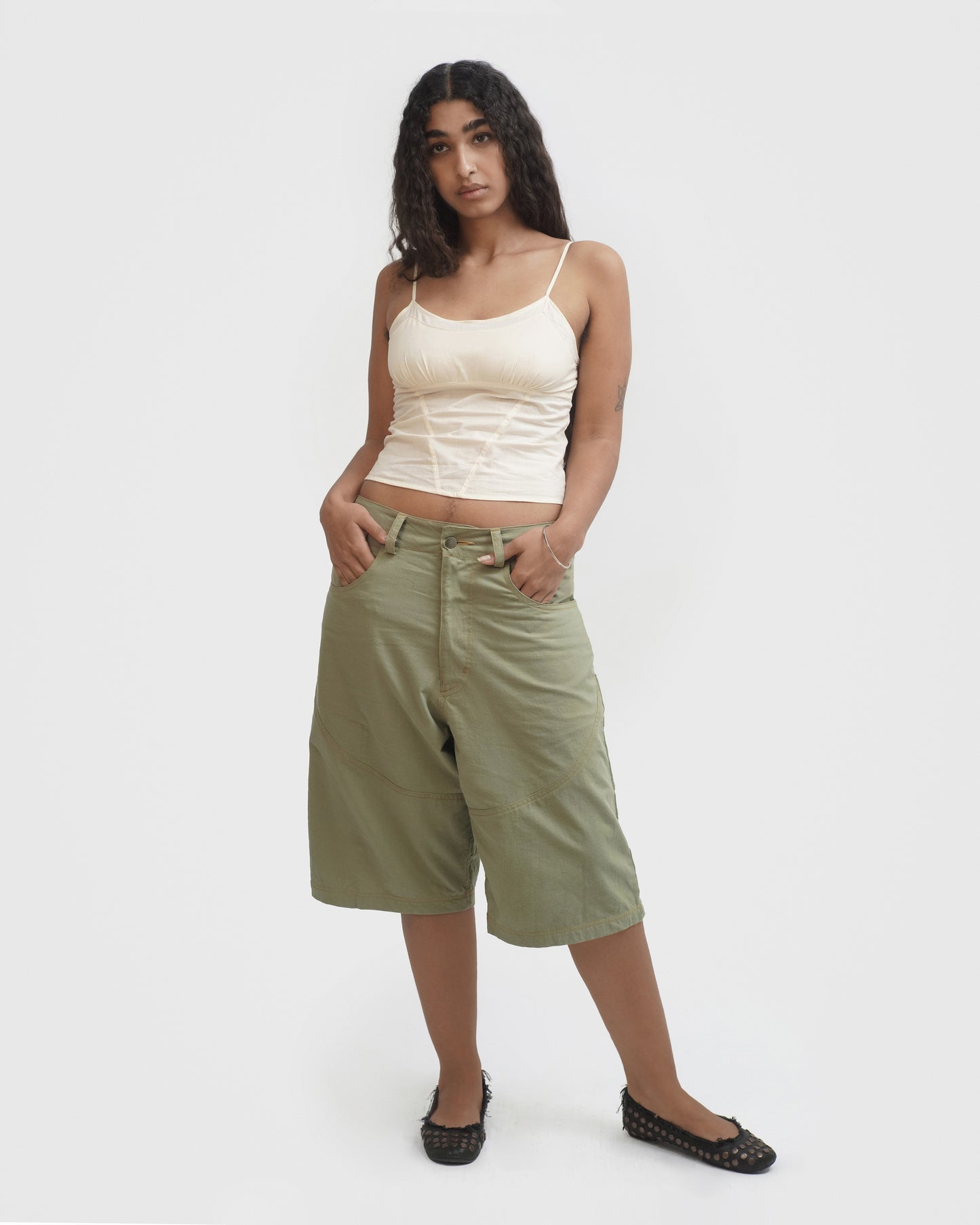 LEO SHORTS IN SOFT MOSS