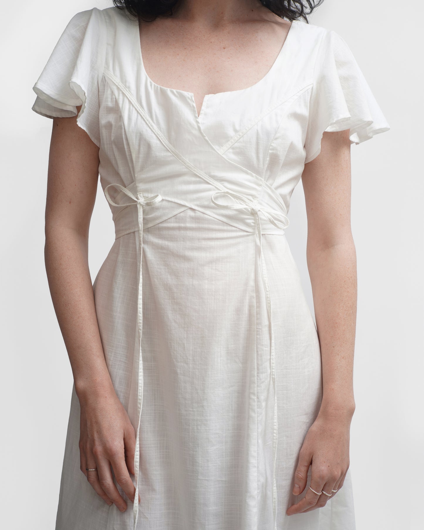 MAE DRESS IN LILY WHITE