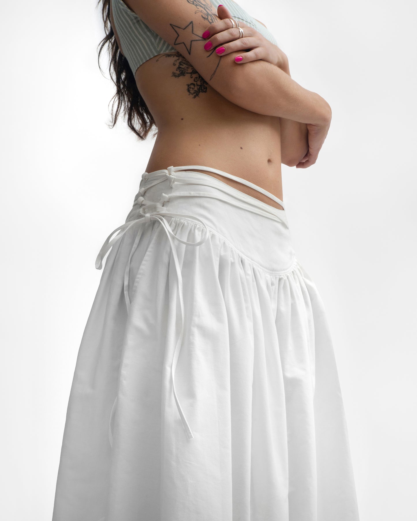 TWISTING VINES SKIRT IN LILY WHITE